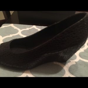 A2 Black snakeskin wedges
